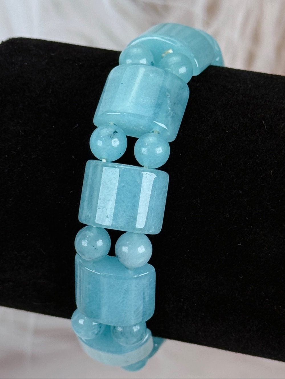 Gorgeous, weighted blue stone stretch costume bracelet